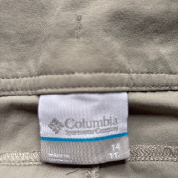 Columbia Taupe Colored Bermuda Shorts - Size 14 - Picture 3 of 6